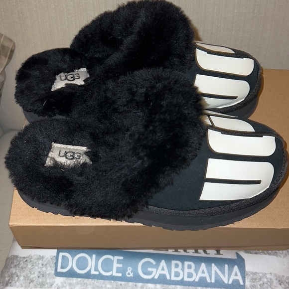 Womens Ugg disquette - size 9 like new! Sold out! - Picture 5 of 10